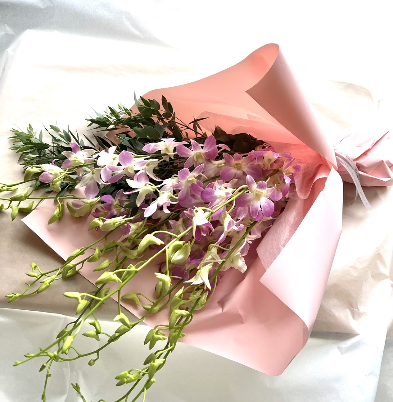 デンファレ 花束 札幌のお花屋さん 彩生堂 市内配達無料でオンライン注文ok