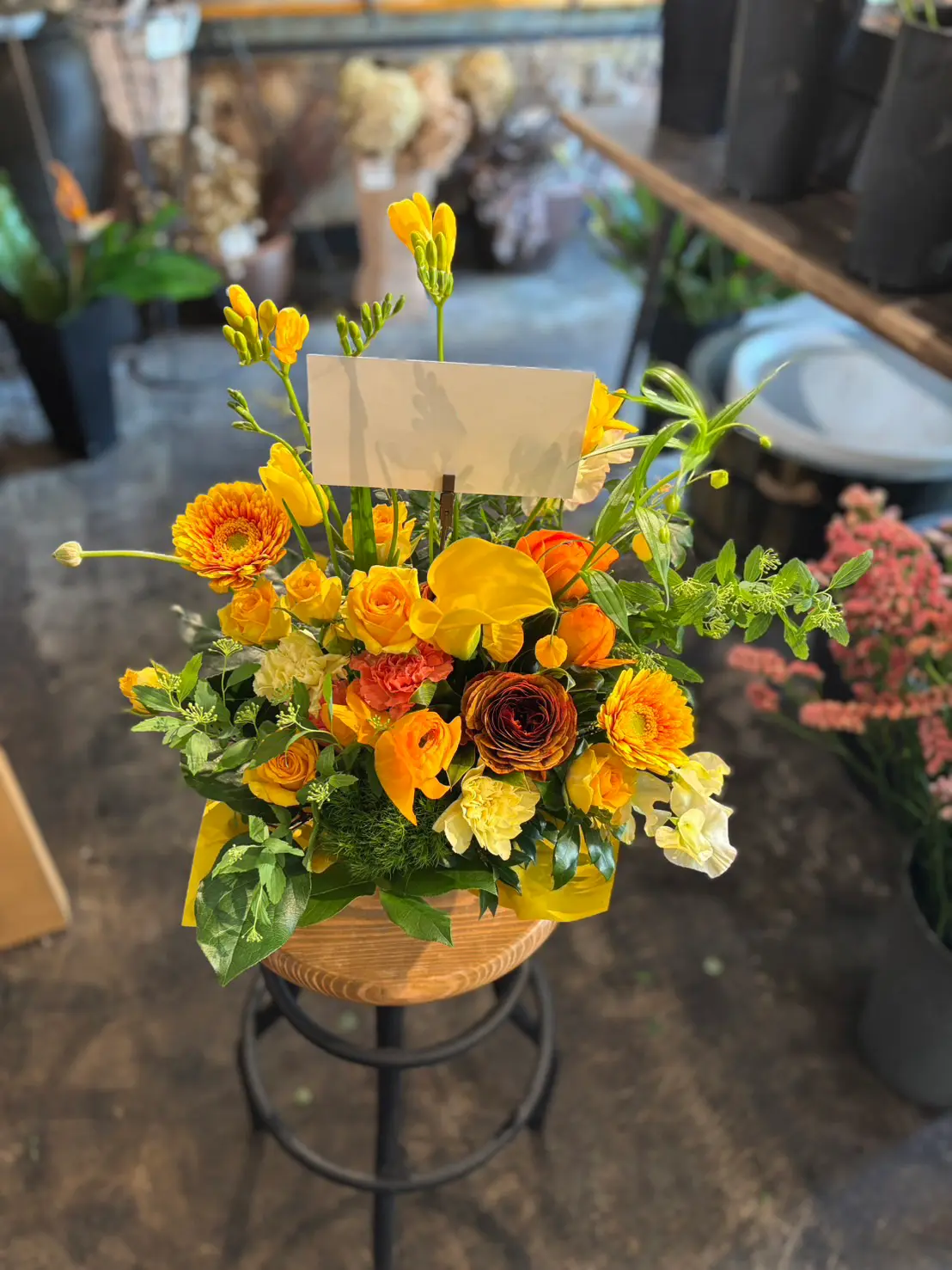札幌の花屋のオレンジのアレンジメント